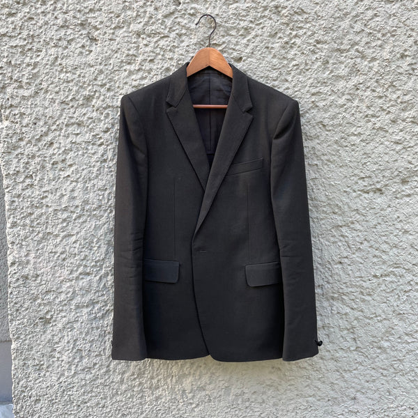 Black Two-Piece Suit GM/2320 WIM/10-PM/2414L WIM/10